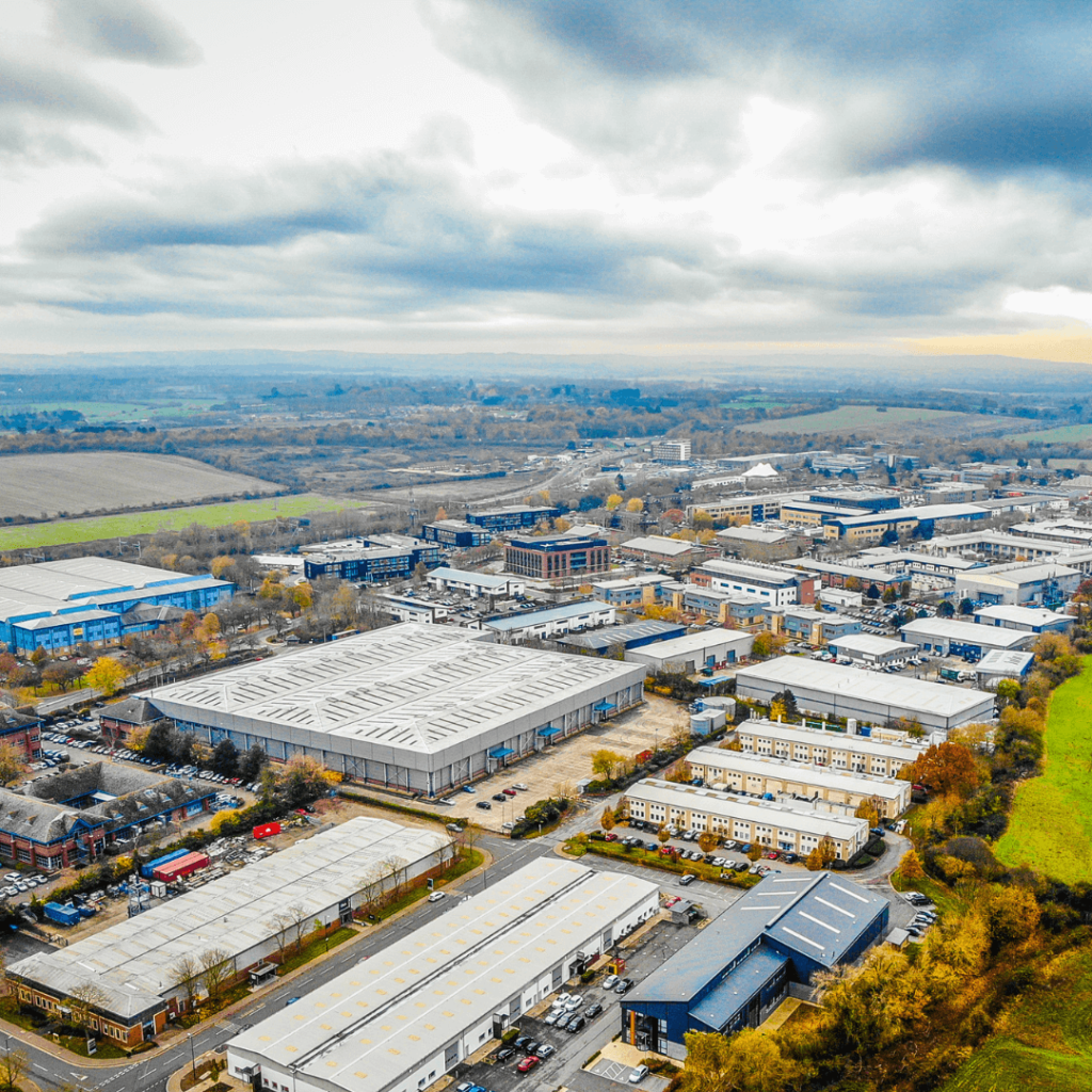 Drone foto van een industrieterrein